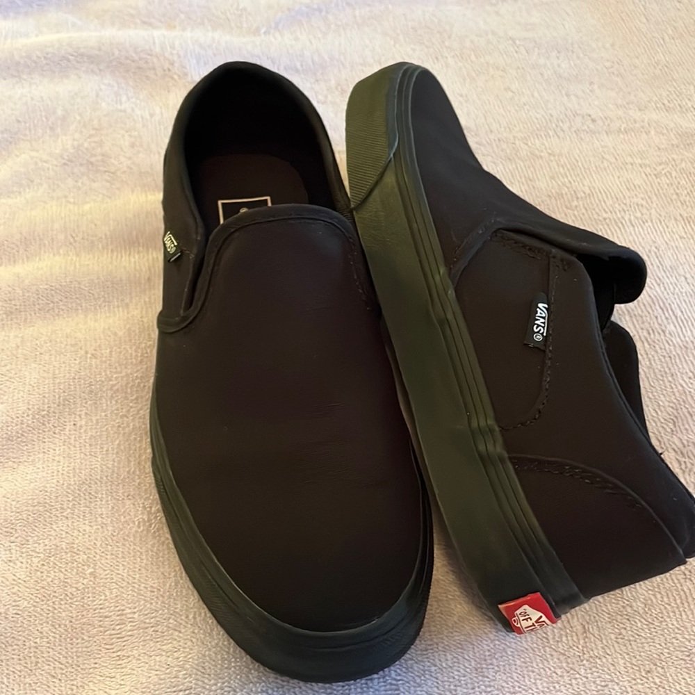 All Black Vans Women’s 8